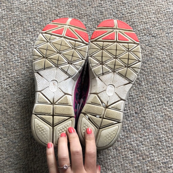 Nike Free Runs - Picture 4 of 6